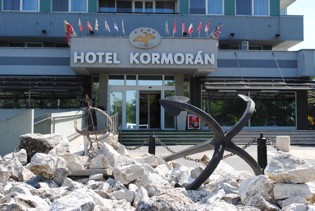 Hotel Kormoran Šamorín エクステリア 写真