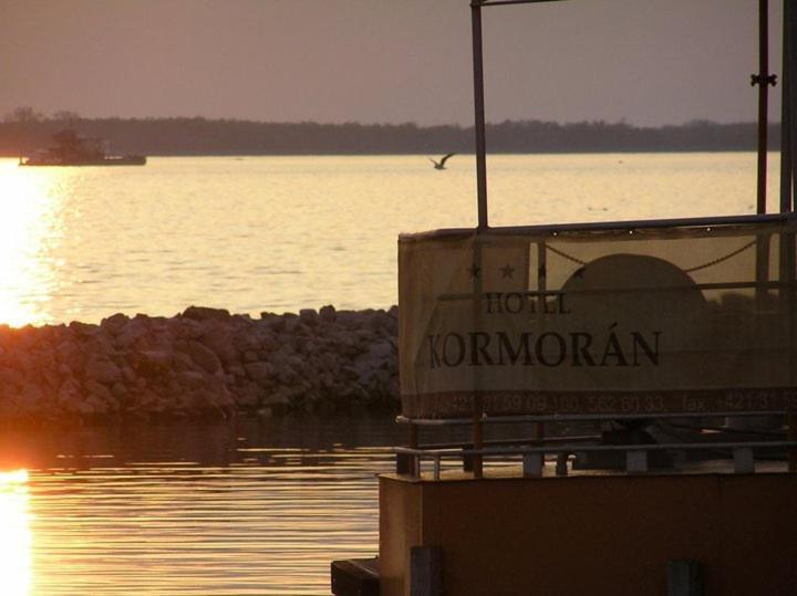 Hotel Kormoran Šamorín エクステリア 写真